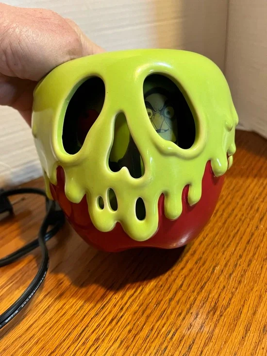 Disney villain Scentsy evil queen Poison Apple Ceramic wax warmer retired - Picture 6 of 11